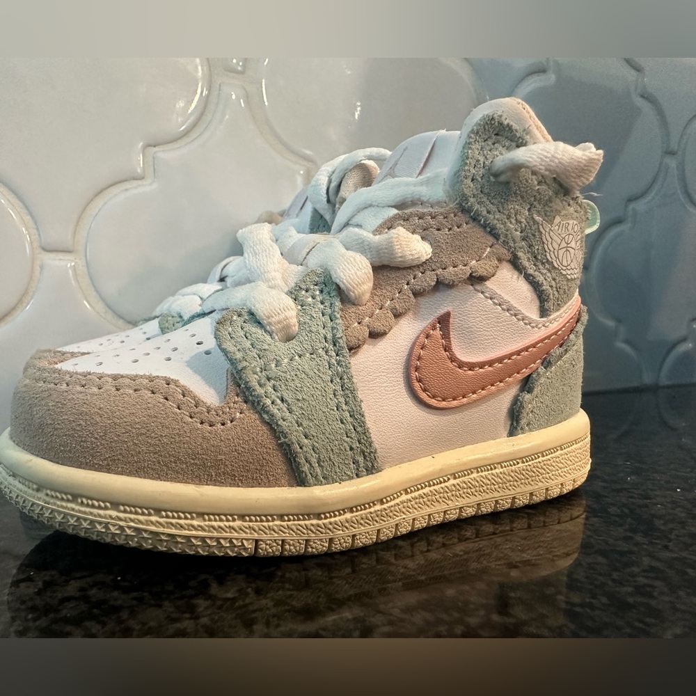 Jordan Kids Sneakers in White, Light Teal & Pink